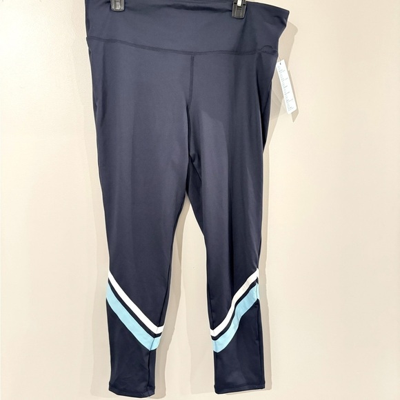 ID Ideology Plus Size Striped Side Pocket 7/8
Leggings, 1X pants - Picture 4 of 7